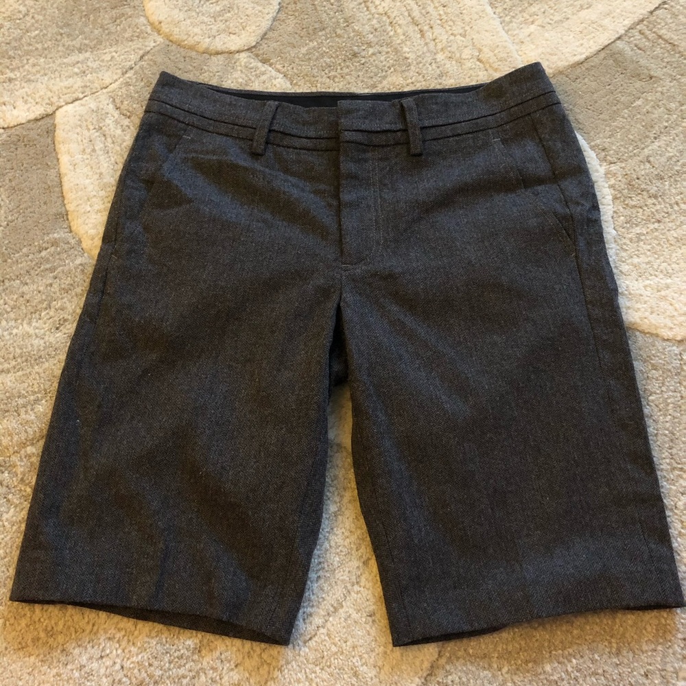 Women’s Vince shorts ☀️